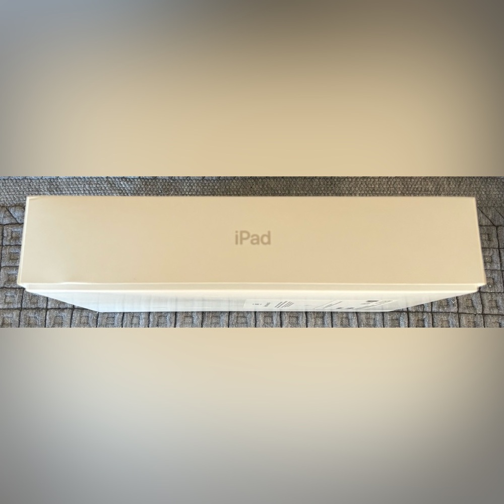 Apple IPad 9th Generation Box Only - Picture 2 of 5